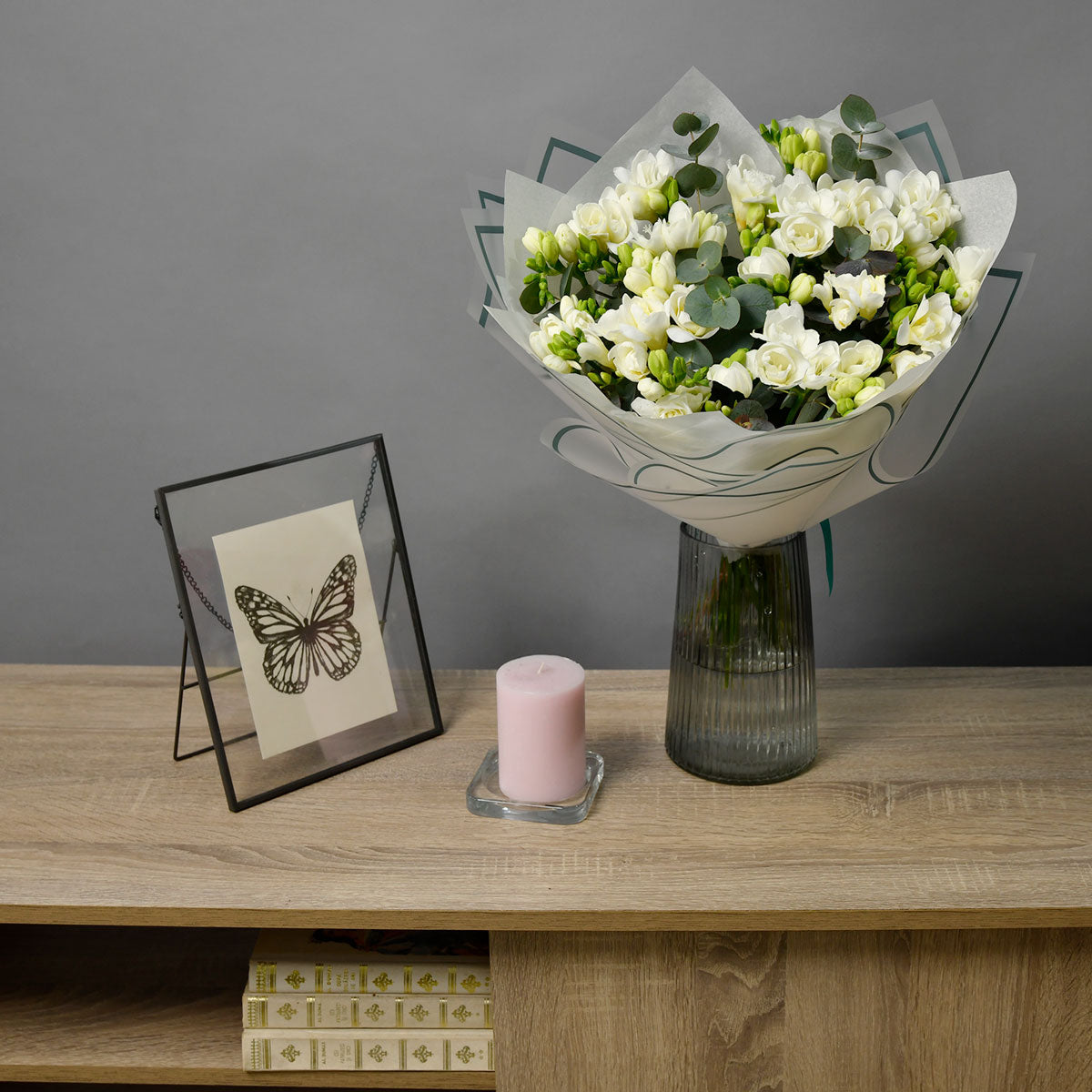 Buchet 25 frezii albe, 5, Californiaflowers.ro