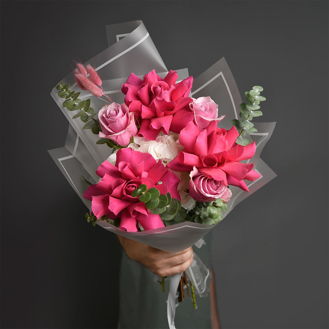 Flori pentru iubita – California Flowers, Buchet trandafiri speciali Pink si hortensie alba, Californiaflowers.ro