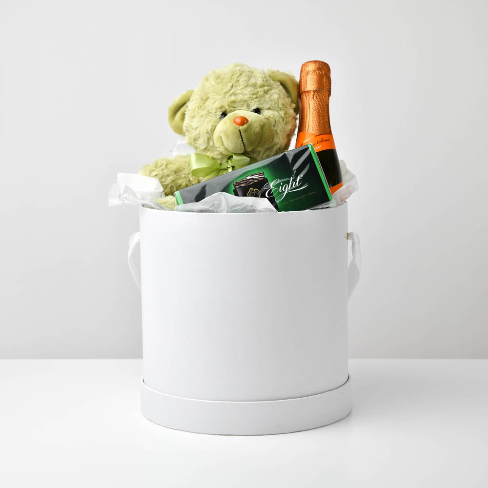 Cu ce se sterg frunzele la flori si cum sa le mentii sanatoase?, Cutie cadou cu ciocolata, ursulet si Prosecco, Californiaflowers.ro