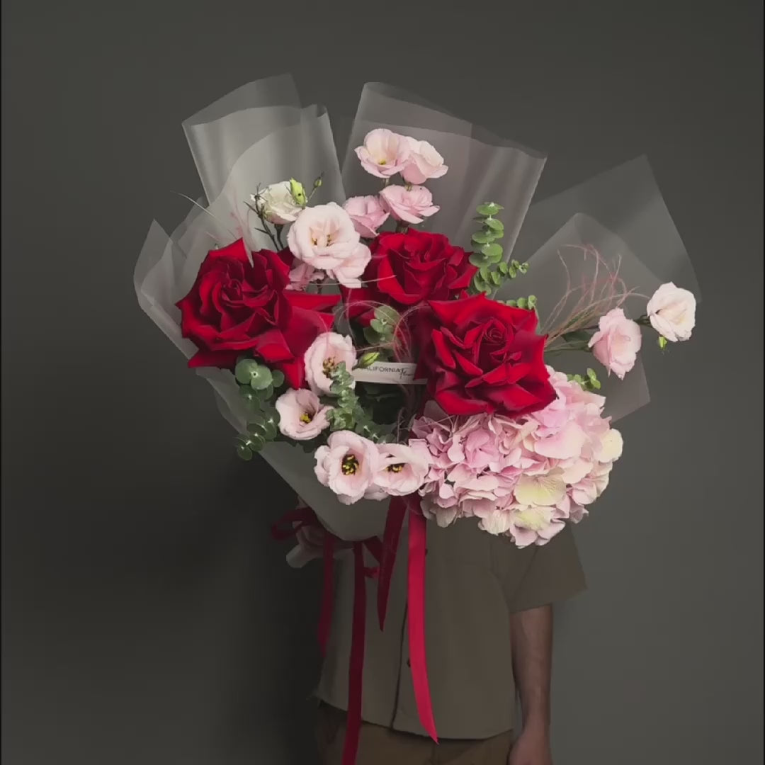 Buchet hortensie roz si trandafiri speciali rosii, 4, Californiaflowers.ro