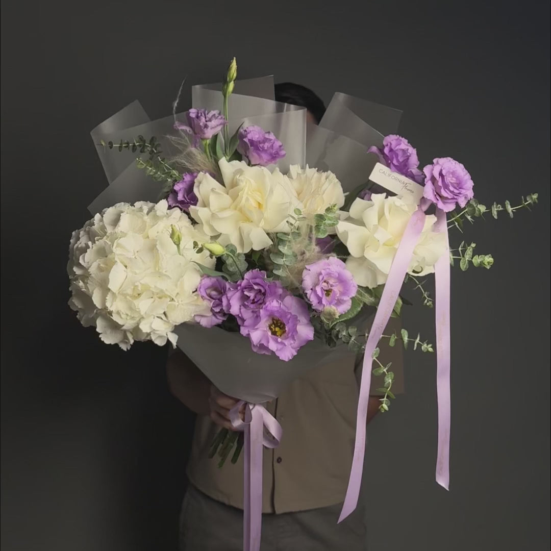 Buchet trandafiri speciali, hortensie si lisianthus mov, 4, Californiaflowers.ro