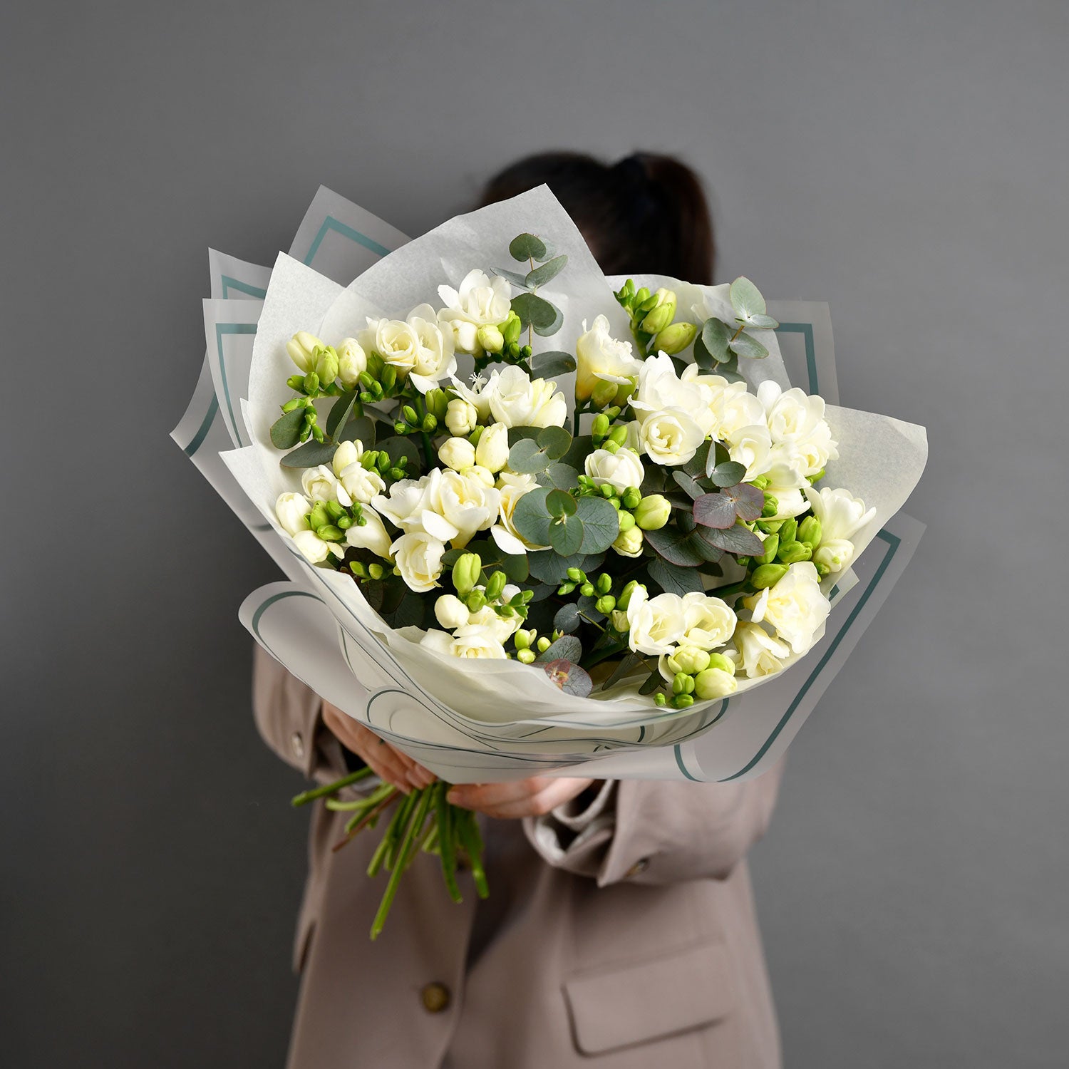 Buchet 25 frezii albe, 3, Californiaflowers.ro