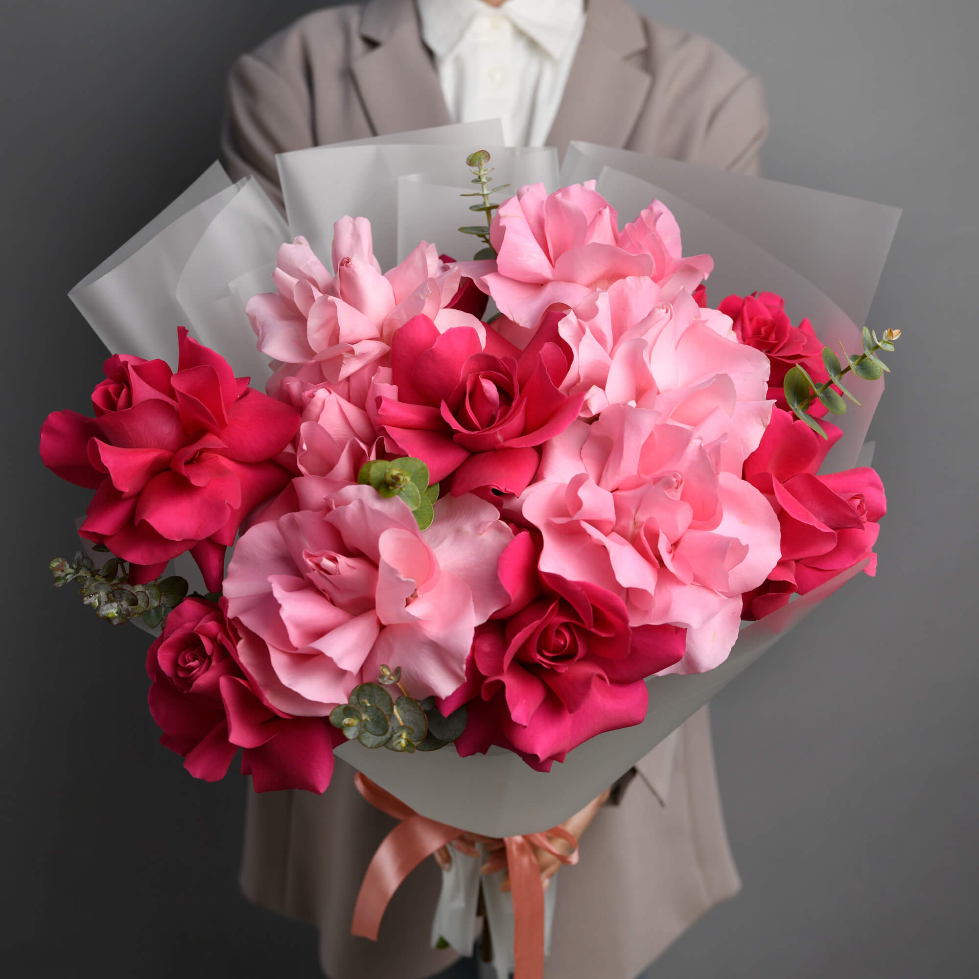 Flori pentru mama - California Flowers, Buchet 11 trandafiri speciali roz multicolori, Californiaflowers.ro