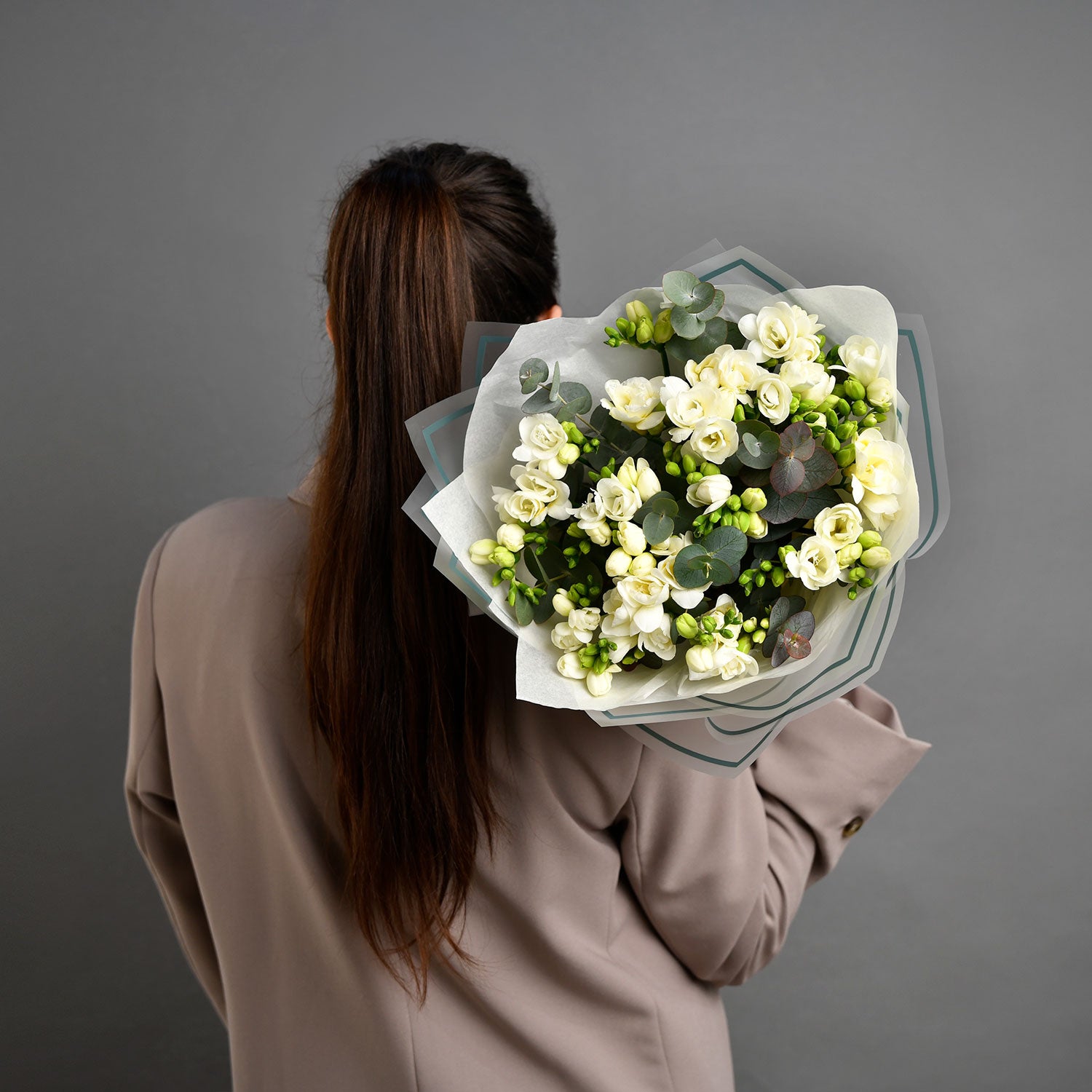 Flori de 1 Martie - California Flowers, Buchet 25 frezii albe, Californiaflowers.ro