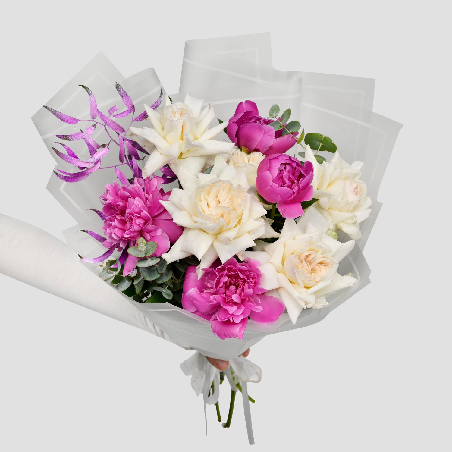 Buchet bujori naturali roz si trandafiri speciali albi, 2