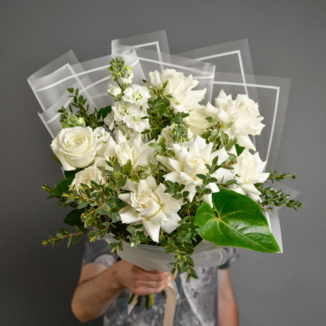Flori de Paste - California Flowers, Buchet trandafiri speciali albi si antirrhinum, Californiaflowers.ro