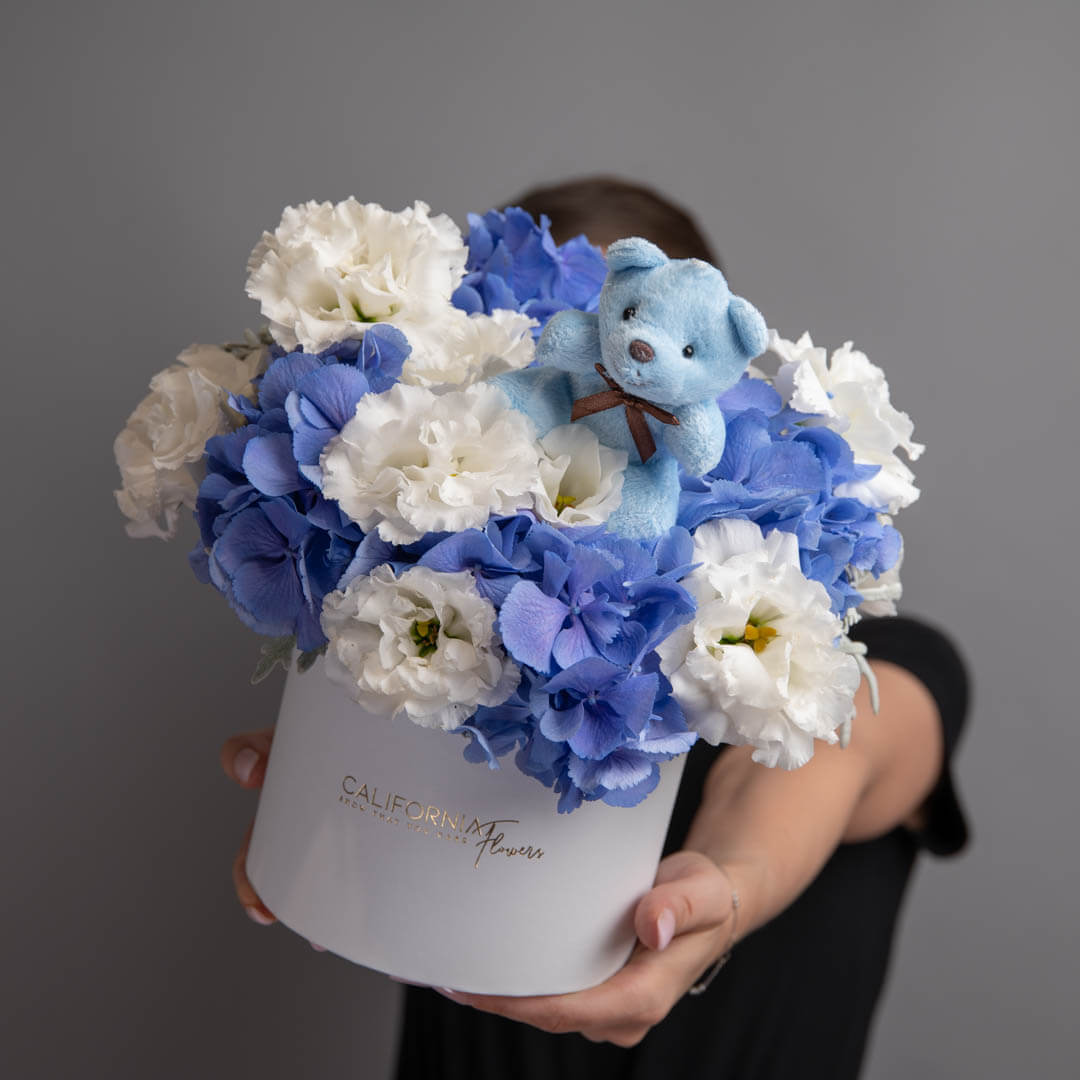 Aranjamente florale nou nascut - California Flowers, Aranjament floral nou nascut blue, Californiaflowers.ro
