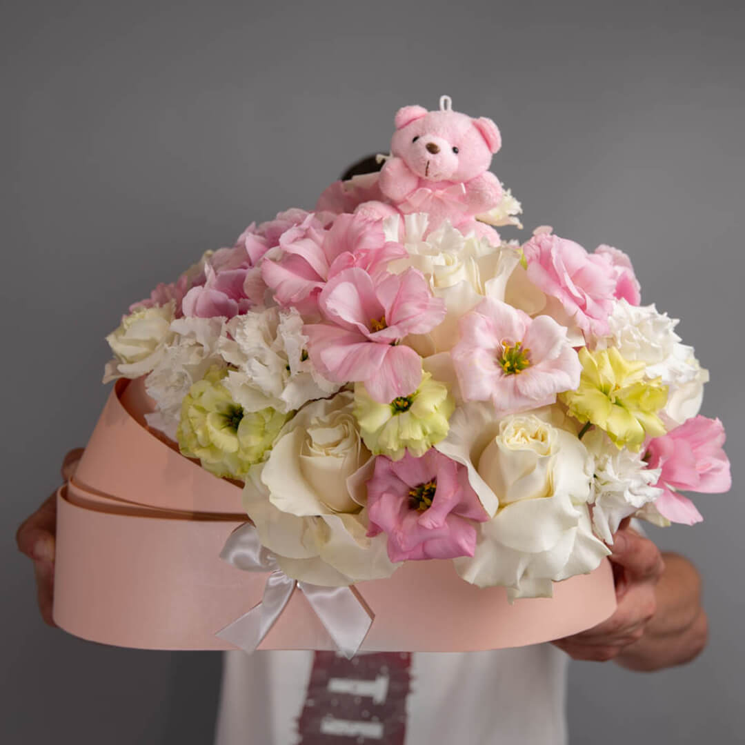 Aranjamente florale nou nascut - California Flowers, Landou pentru nou nascuti cu lisianthus, Californiaflowers.ro