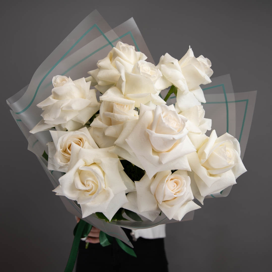 Buchet 11 trandafiri speciali albi
