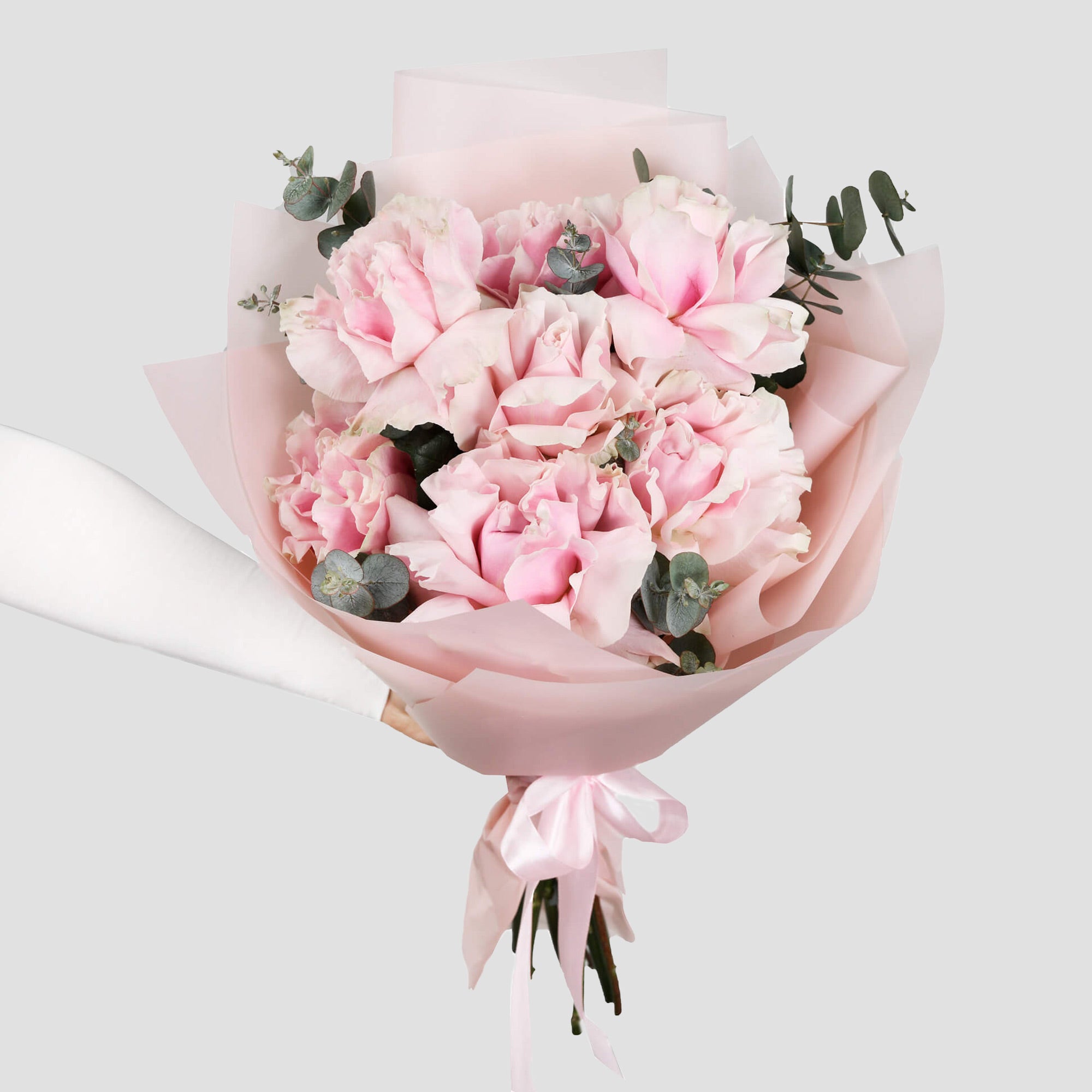Buchet cu 7 trandafiri roz speciali si eucalipt, 1