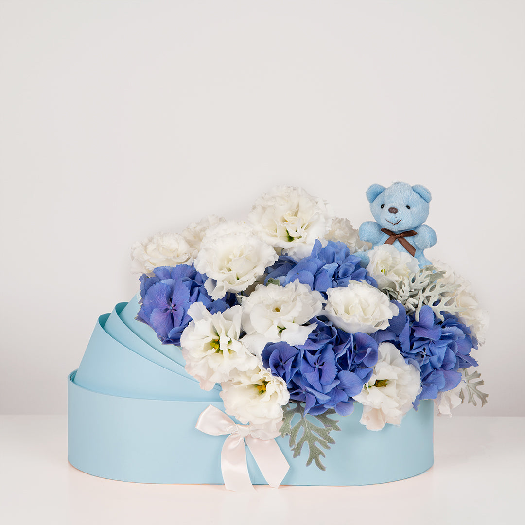 Aranjamente florale nou nascut - California Flowers, Aranjament in landou blue, Californiaflowers.ro