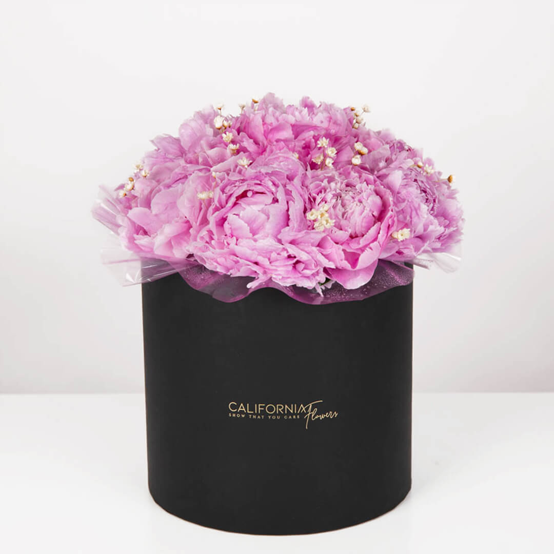 Aranjament floral in cutie neagra cu 9 bujori roz, 1
