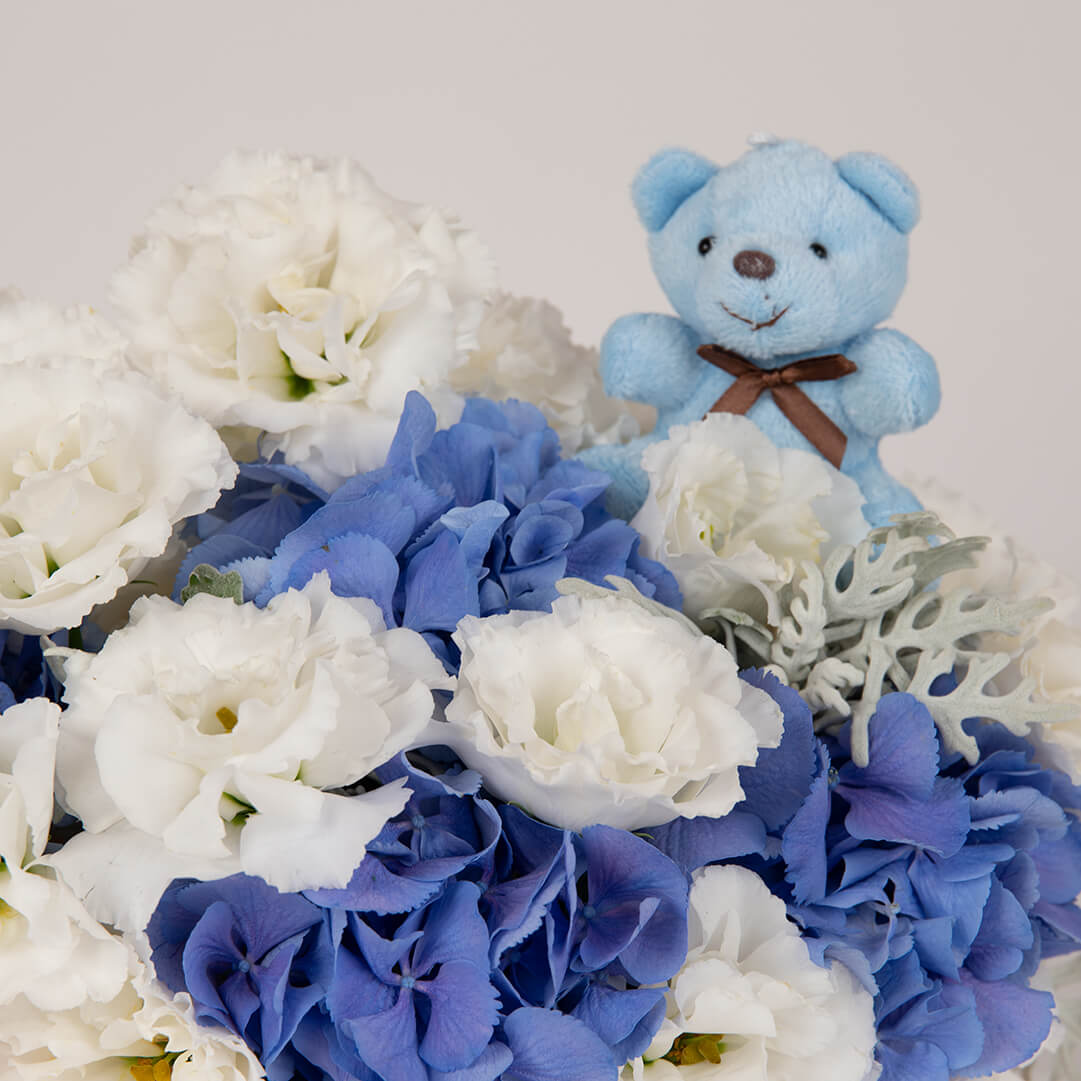 Aranjamente florale nou nascut - California Flowers, Aranjament in landou blue, Californiaflowers.ro