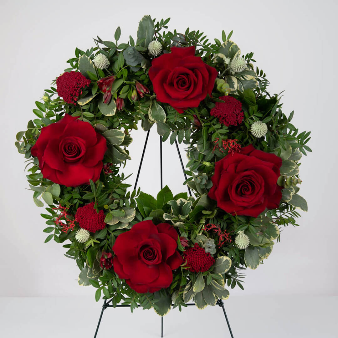 Coroane funerare, Coroana de flori rotunda cu trandafiri rosii, Californiaflowers.ro