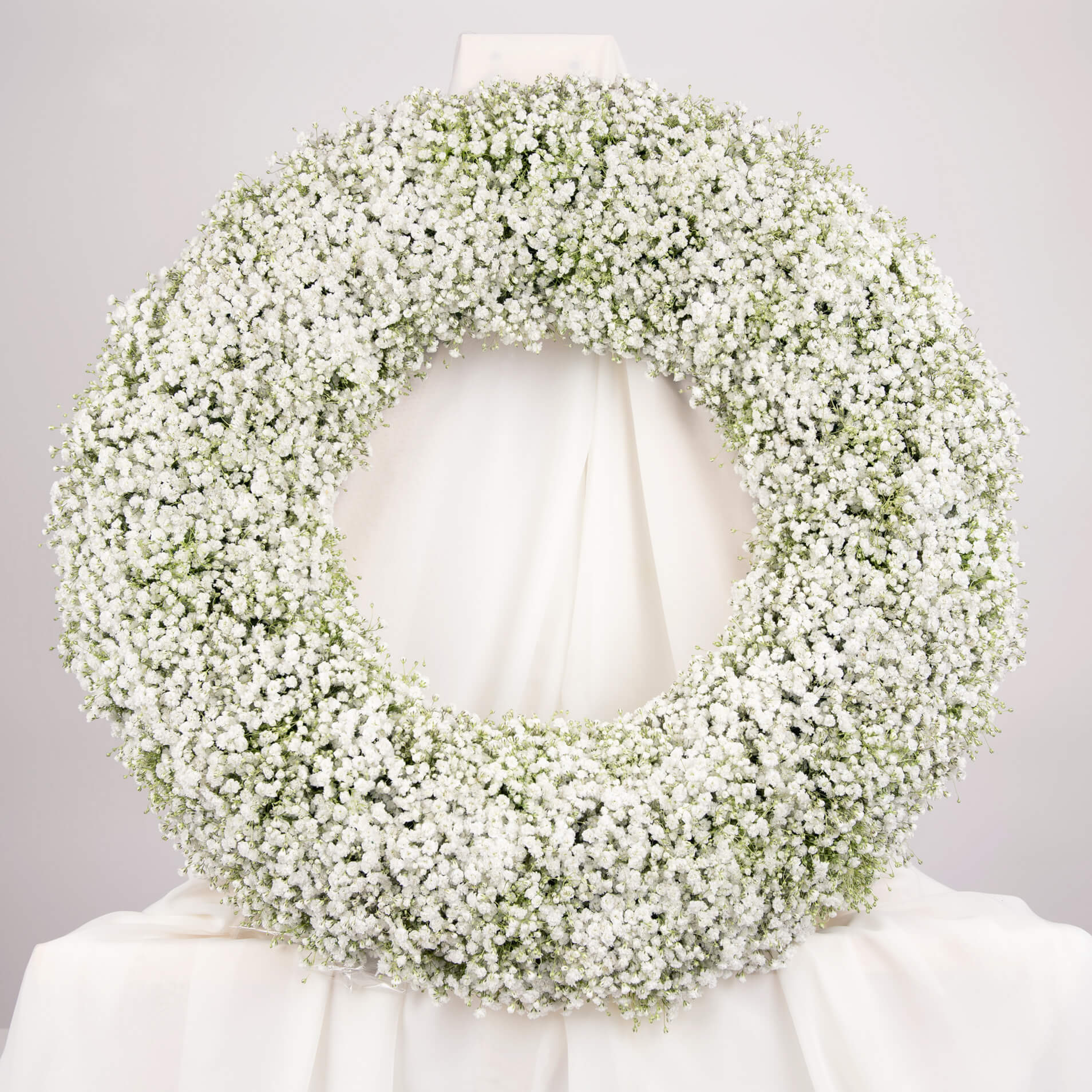 Coroane funerare, Aranjament floral funerar cu gypsophila, Californiaflowers.ro