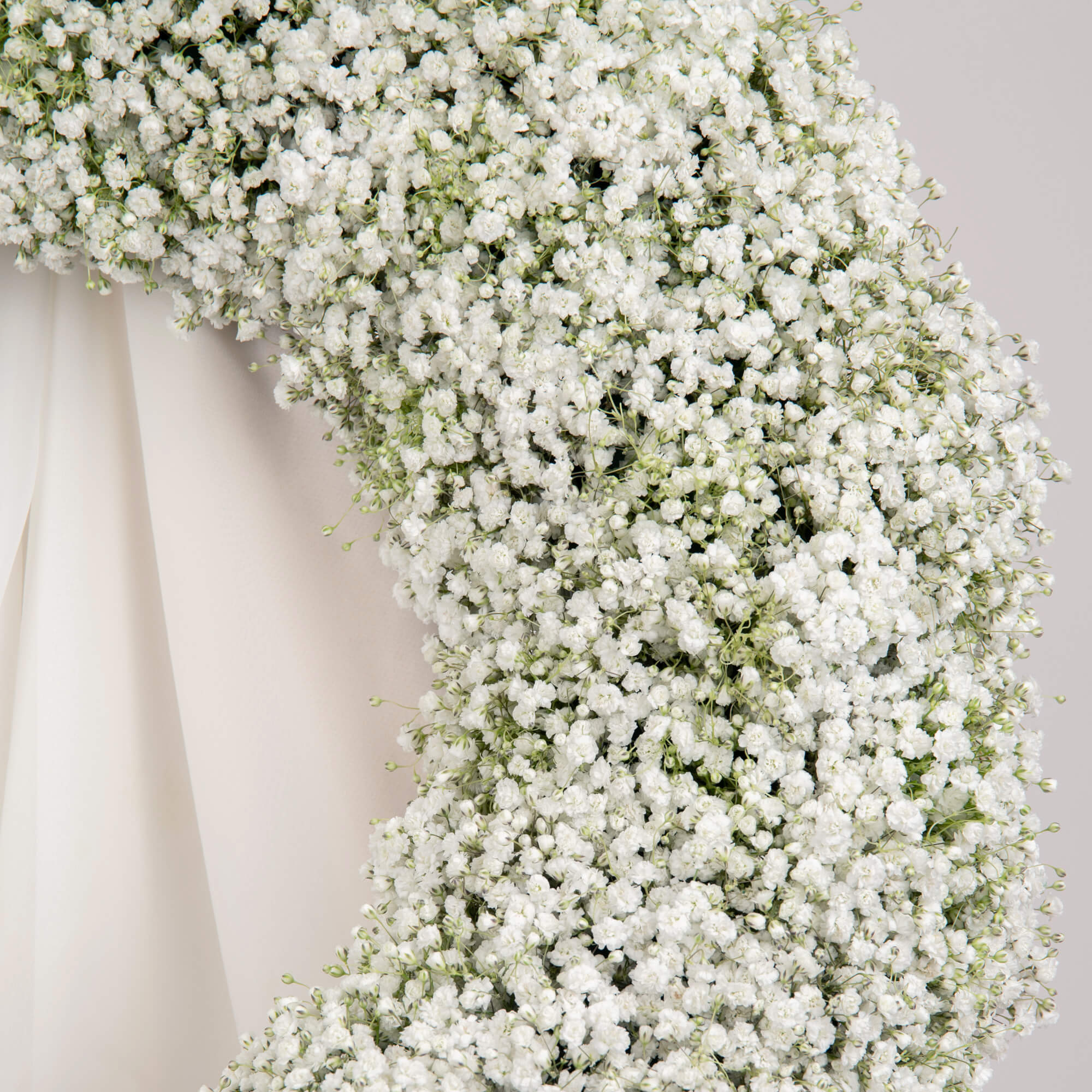 Coroane funerare, Aranjament floral funerar cu gypsophila, Californiaflowers.ro