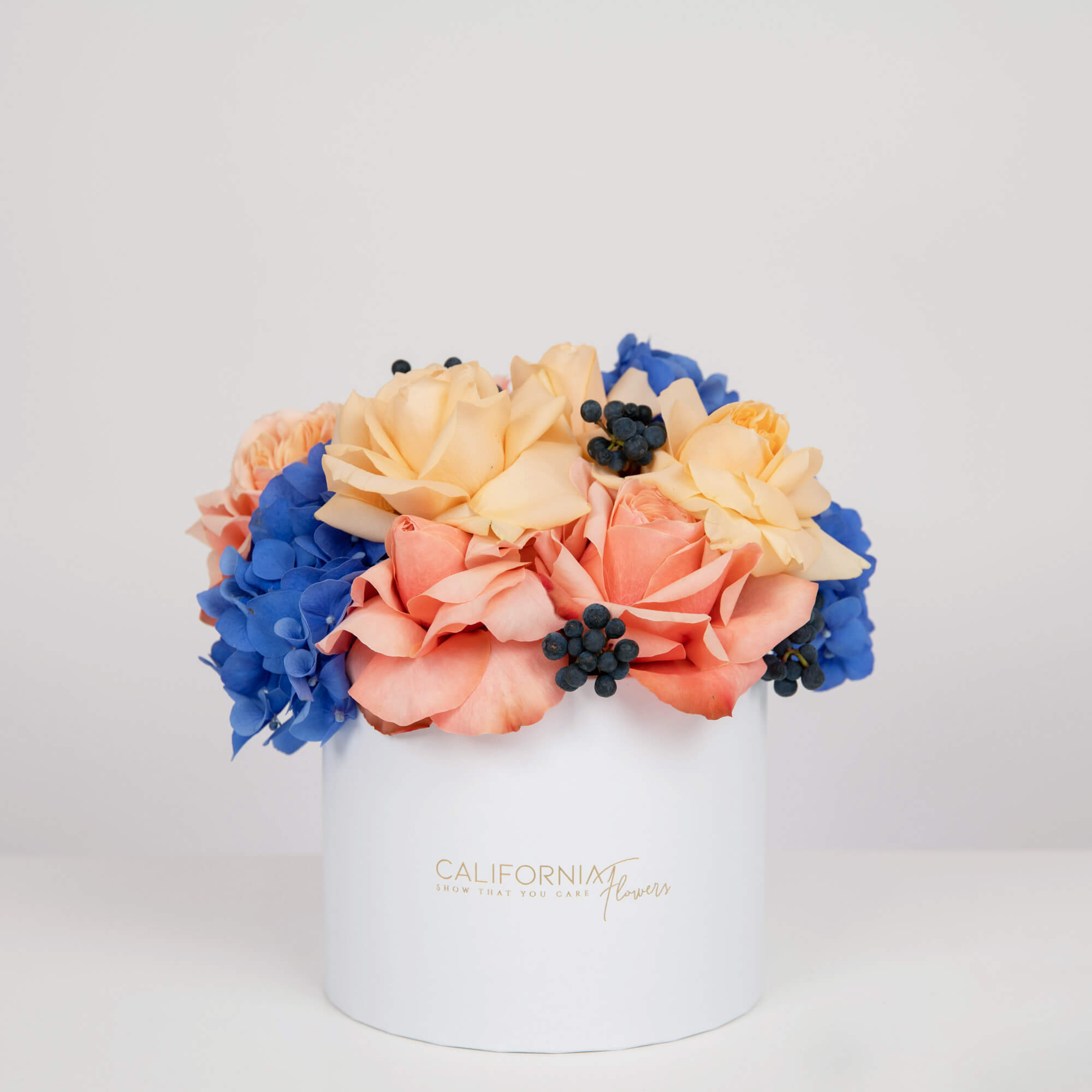 Aranjament floral in cutie cu trandafiri speciali portocalii, 1