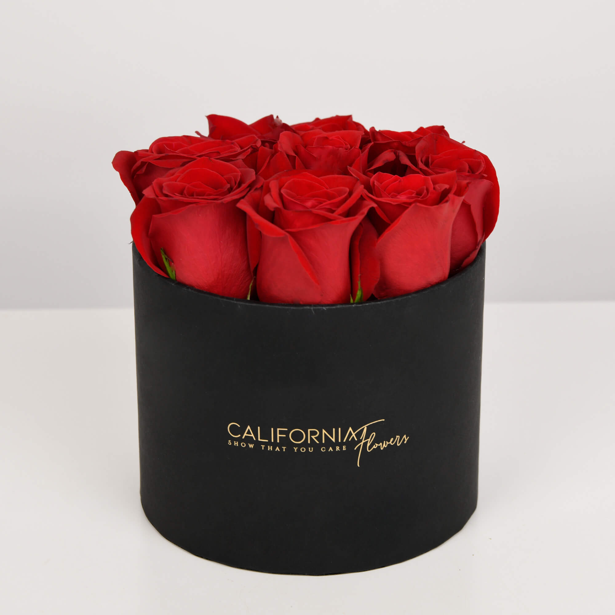 Flori de 1 Martie - California Flowers, Aranjament floral in cutie 9 trandafiri rosii, Californiaflowers.ro