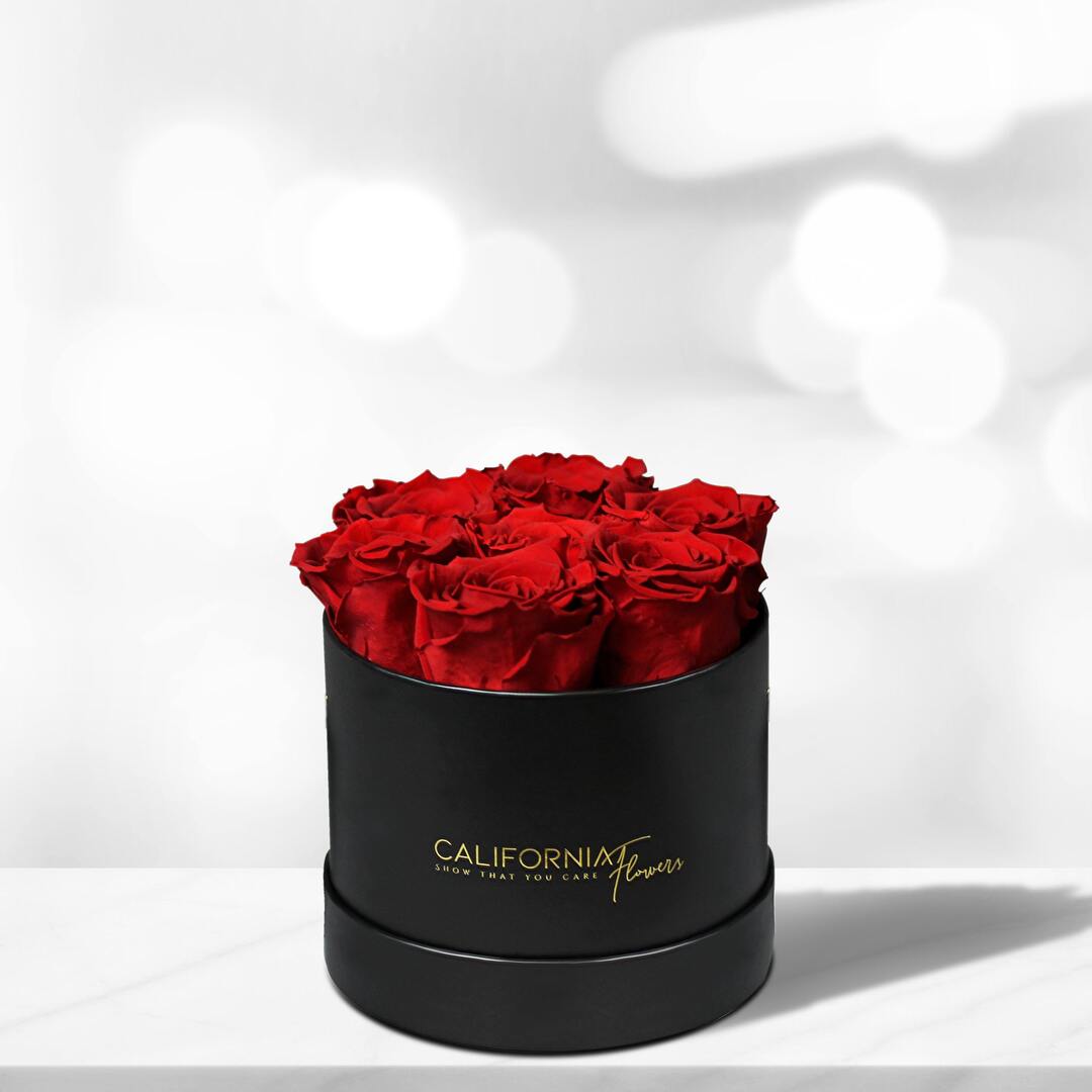 Cutie neagra 7 trandafiri criogenati rosii