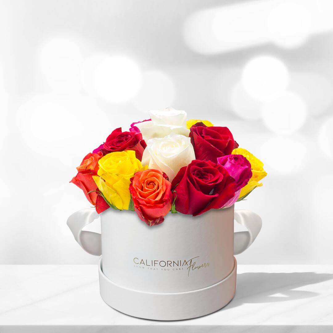 Aranjament floral in cutie cu 15 trandafiri colorati