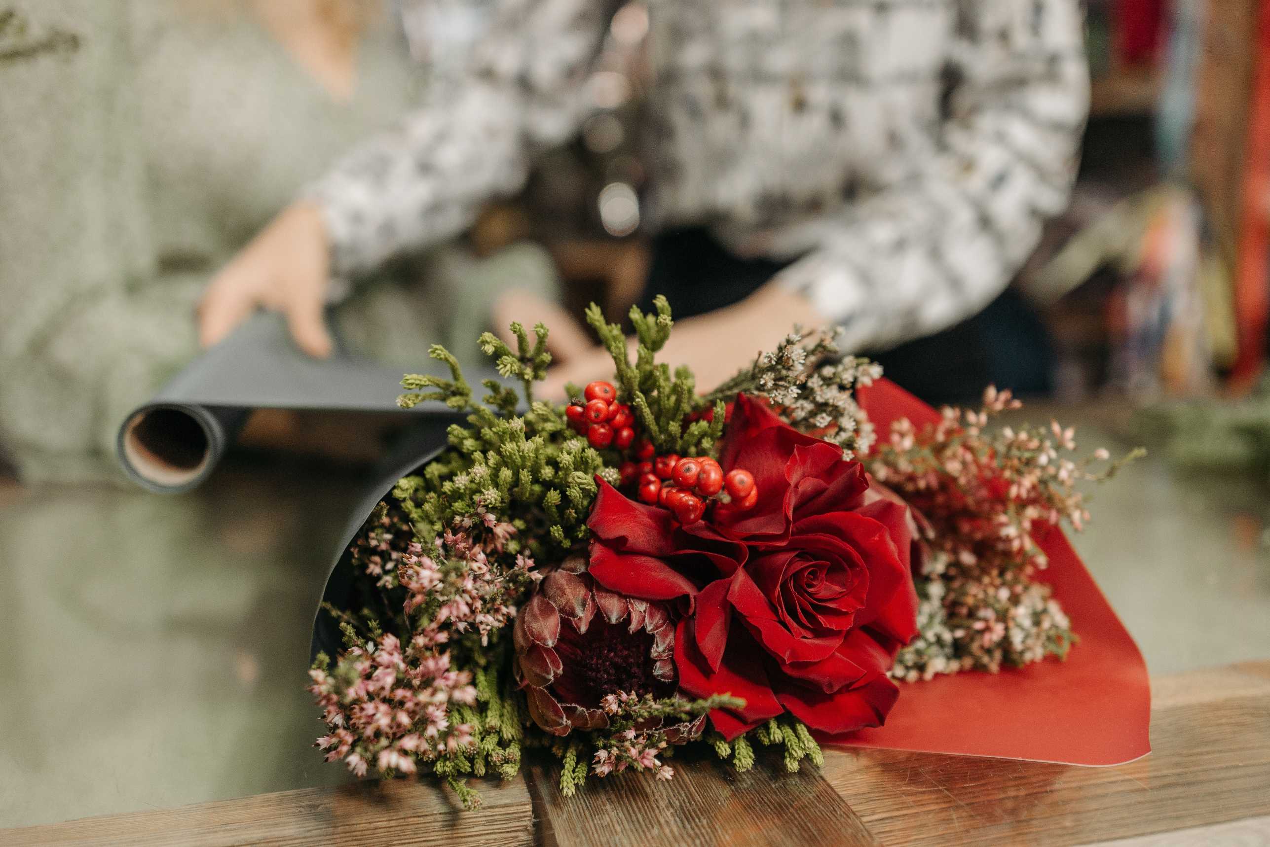 Cum sa faci un buchet de flori pentru evenimentele speciale ale celor dragi?