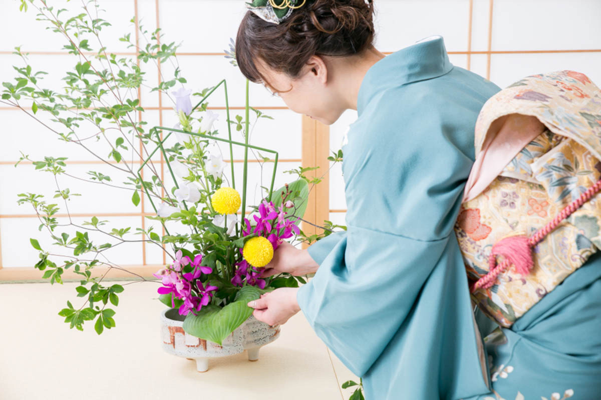 Ikebana - GHID pentru incepatori: iata ce trebuie sa stii despre arta japoneza a aranjamentelor florale