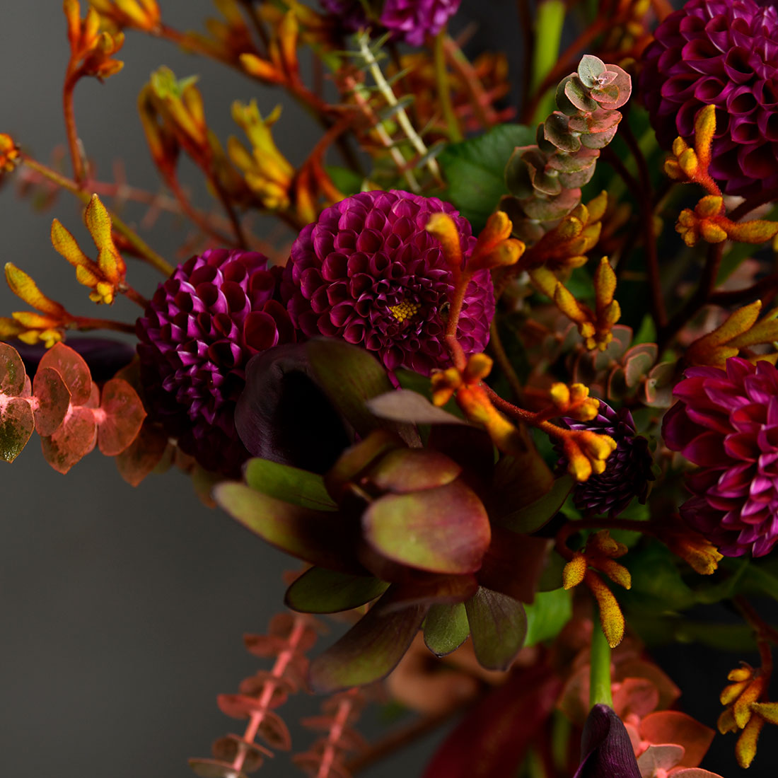 Buchet dalii, leucadendron si cale , 3