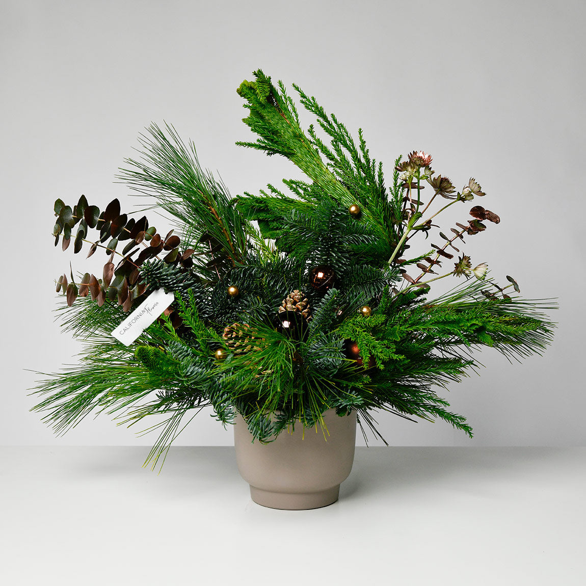 Aranjamente florale de Craciun - California Flowers, Aranjament de Craciun bronz, Californiaflowers.ro