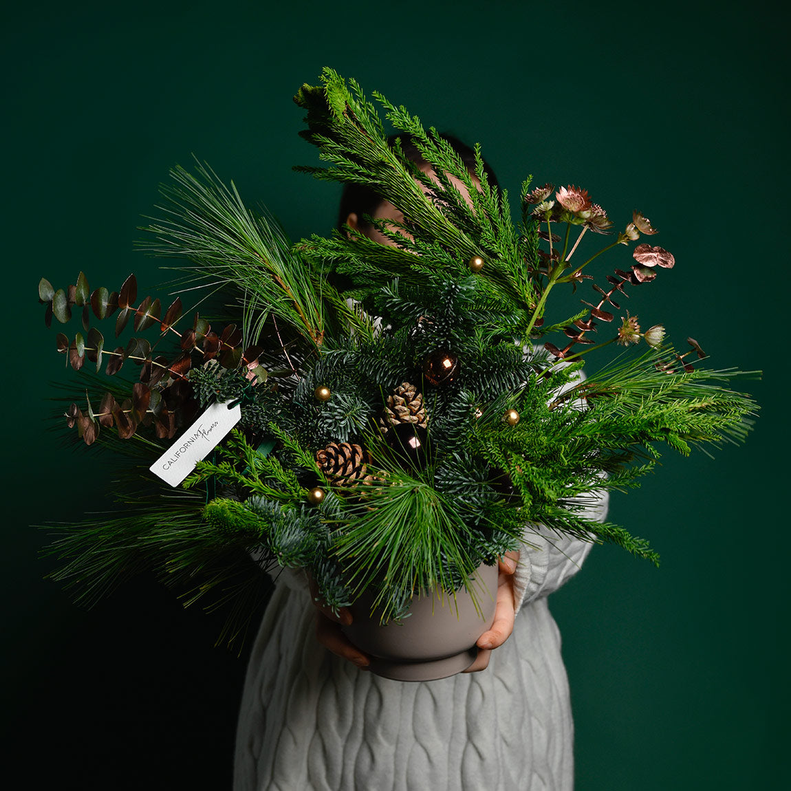 Aranjamente florale de Craciun - California Flowers, Aranjament de Craciun bronz, Californiaflowers.ro