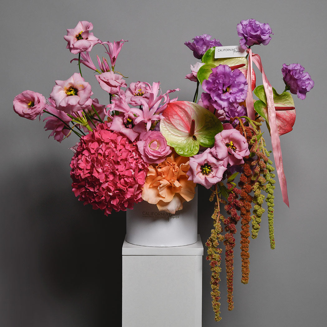 Aranjament floral in cutie cu anthurium si lisianthus roz, 3, Californiaflowers.ro