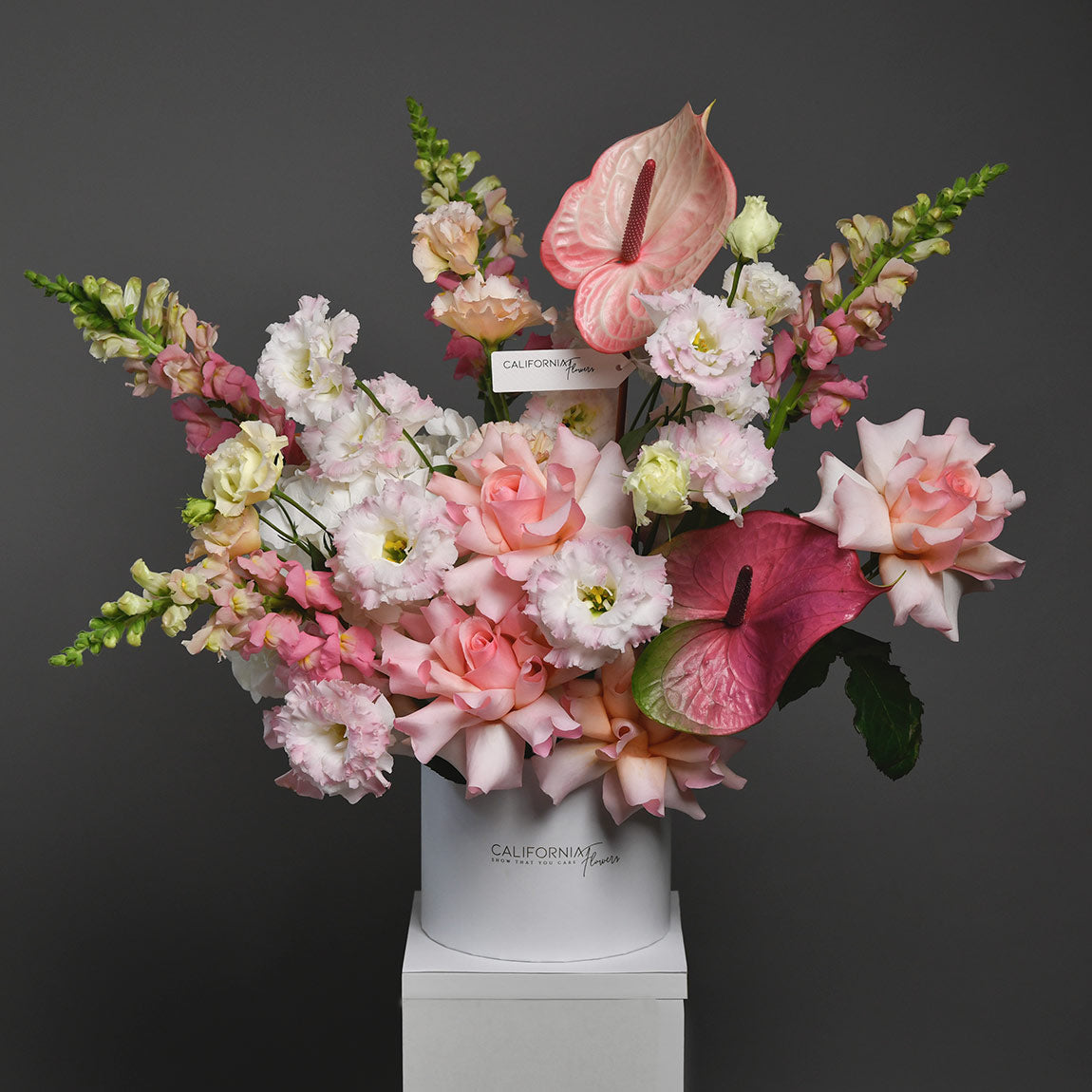 Aranjament floral in cutie cu anthurium,  lisianthus si trandafiri roz, 3, Californiaflowers.ro