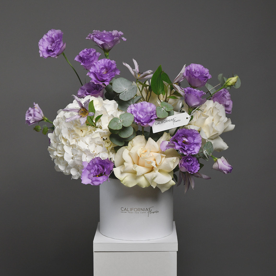 Aranjament floral in cutie cu hortensie lisianthus si clematis, 3, Californiaflowers.ro