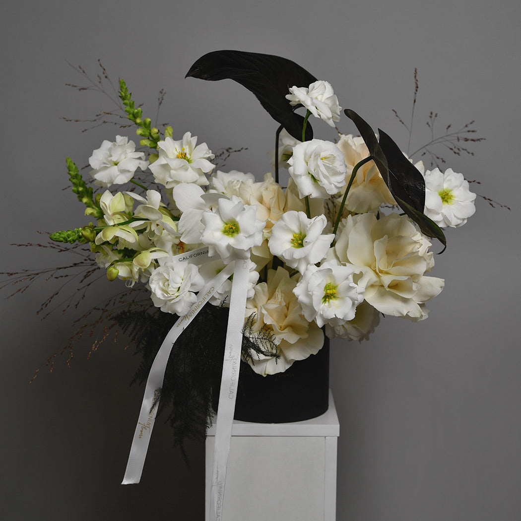 Aranjament floral in cutie cu anthurium si orhidee phalaenopsis, 3, Californiaflowers.ro