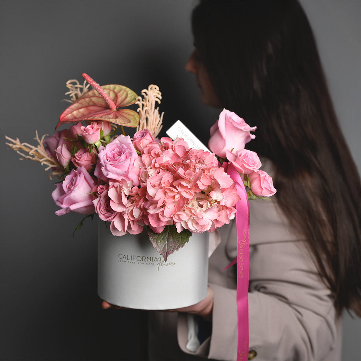 Aranjament floral in cutie cu trandafiri si anthurium, 3, Californiaflowers.ro
