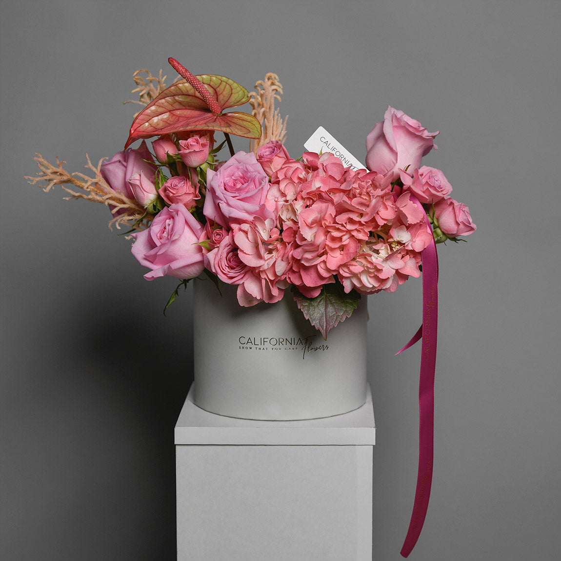 Aranjament floral in cutie cu trandafiri si anthurium, 4, Californiaflowers.ro