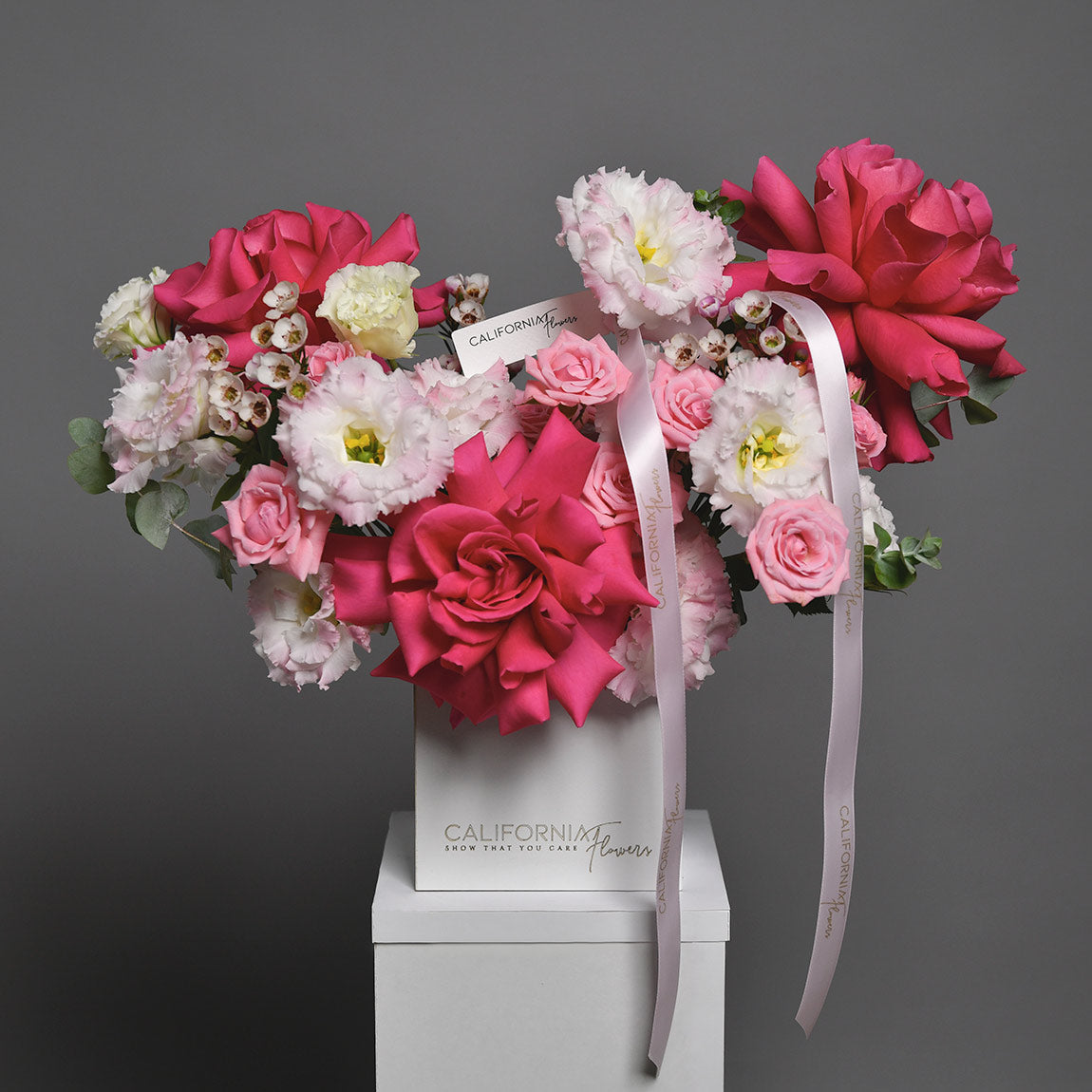 Aranjament floral in cutie cu trandafiri speciali Pink si lisianthus, 3, Californiaflowers.ro