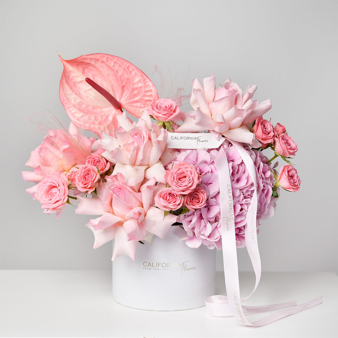 Livrare flori Bucuresti - California Flowers, Aranjament in cutie cu hortensie miniroze si anthurium, Californiaflowers.ro