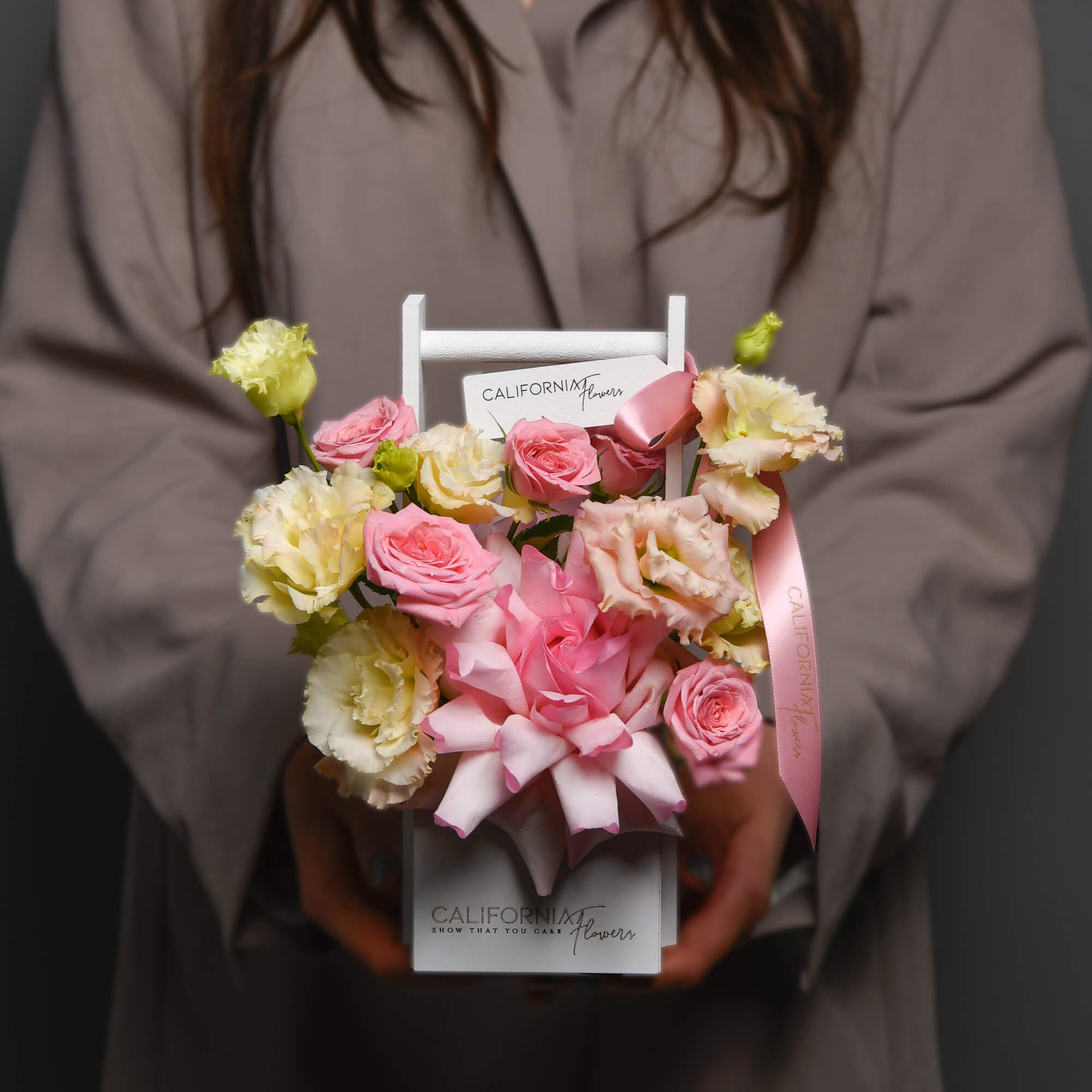 Flori de Sf. Maria - California Flowers, Aranjament cu lisianthus, Californiaflowers.ro