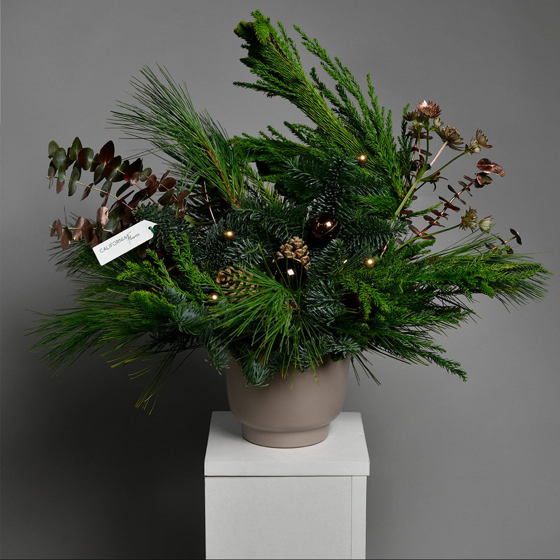 Aranjament de Craciun bronz, 4, Californiaflowers.ro