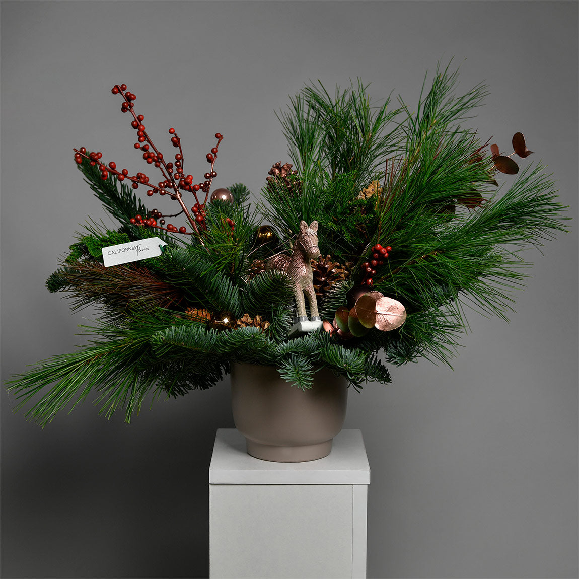 Aranjament festiv de iarna, 3, Californiaflowers.ro