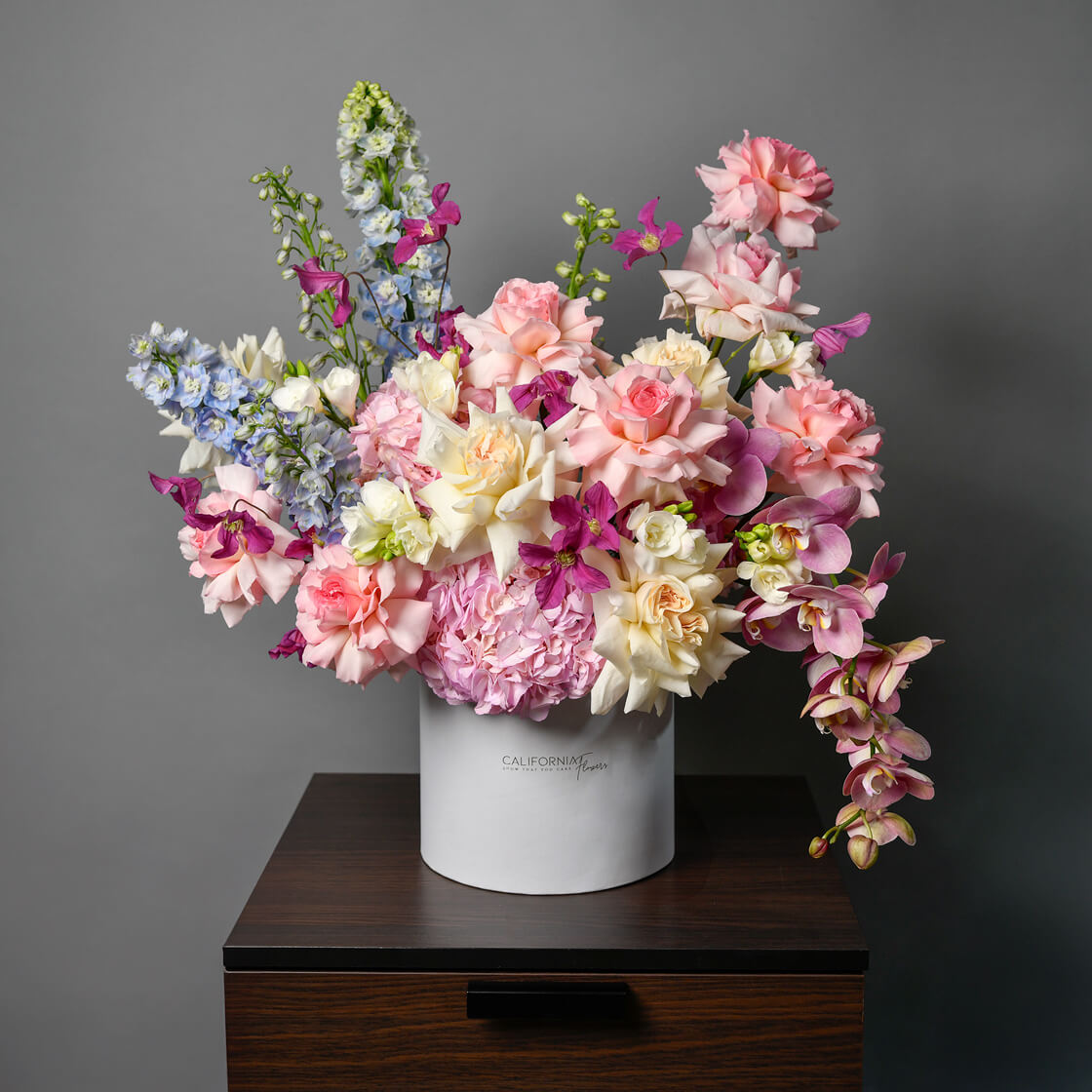 Aranjament floral in cutie cu orhidee phalaenopsis si delphinium, 4, Californiaflowers.ro