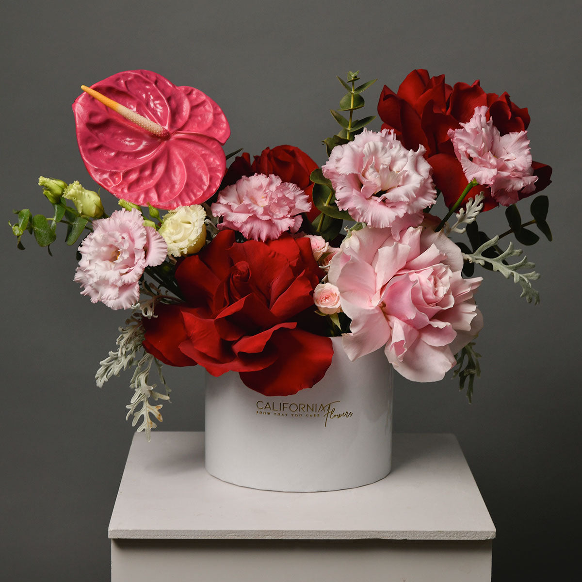 Aranjament in cutie cu trandafiri speciali, anthurium si lisianthus roz, 3, Californiaflowers.ro