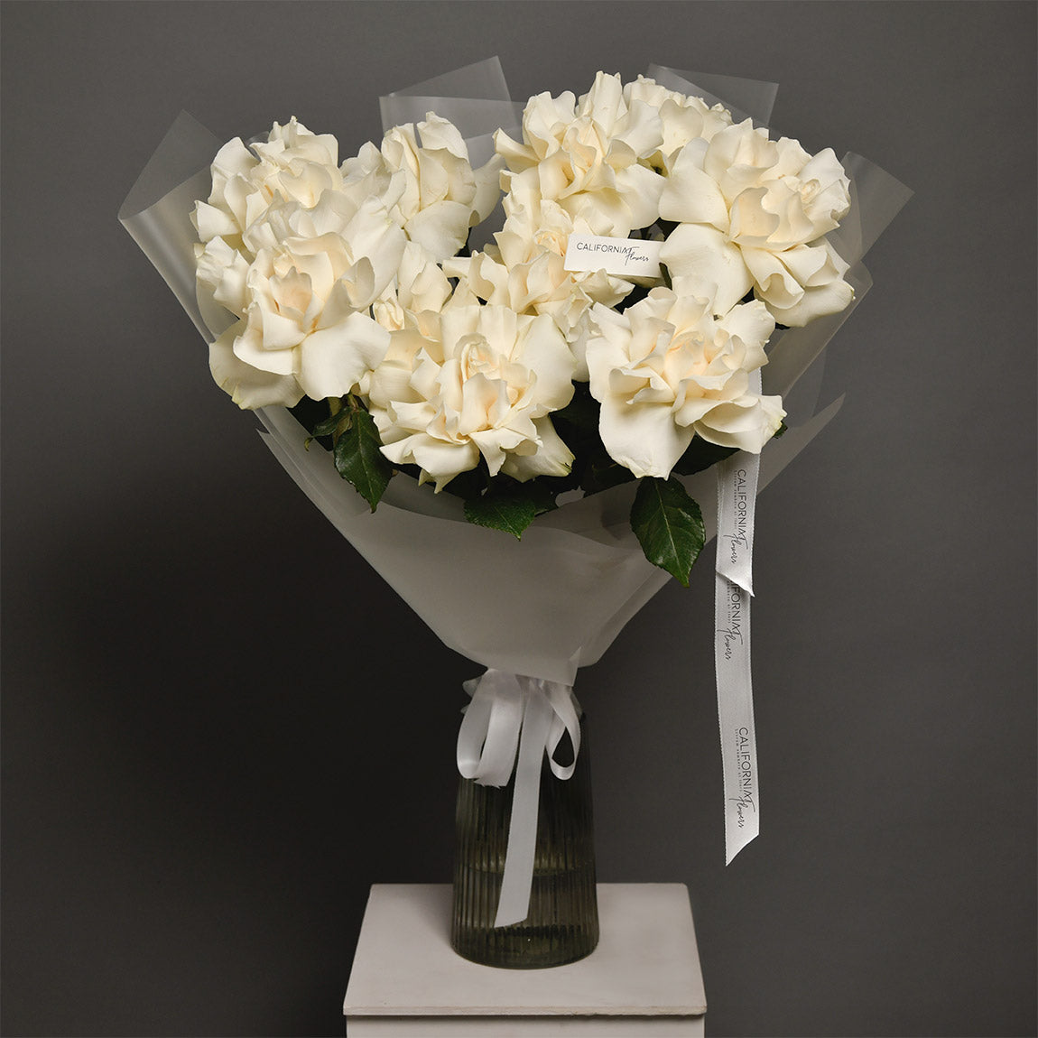 Buchet 11 trandafiri speciali albi, 3, Californiaflowers.ro