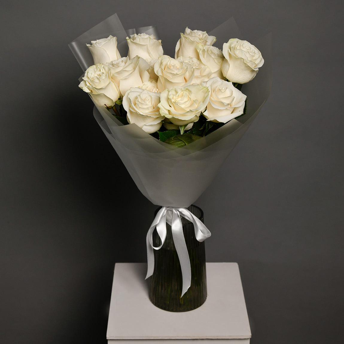 Buchet 17 trandafiri albi, 3, Californiaflowers.ro