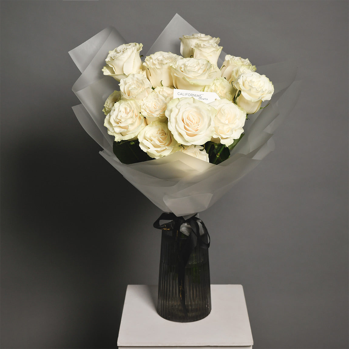 Buchet 23 trandafiri albi, 3, Californiaflowers.ro
