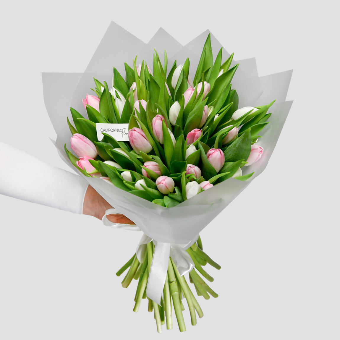 Florarie online - California Flowers ✅, Buchet 25 lalele albe si roz, Californiaflowers.ro