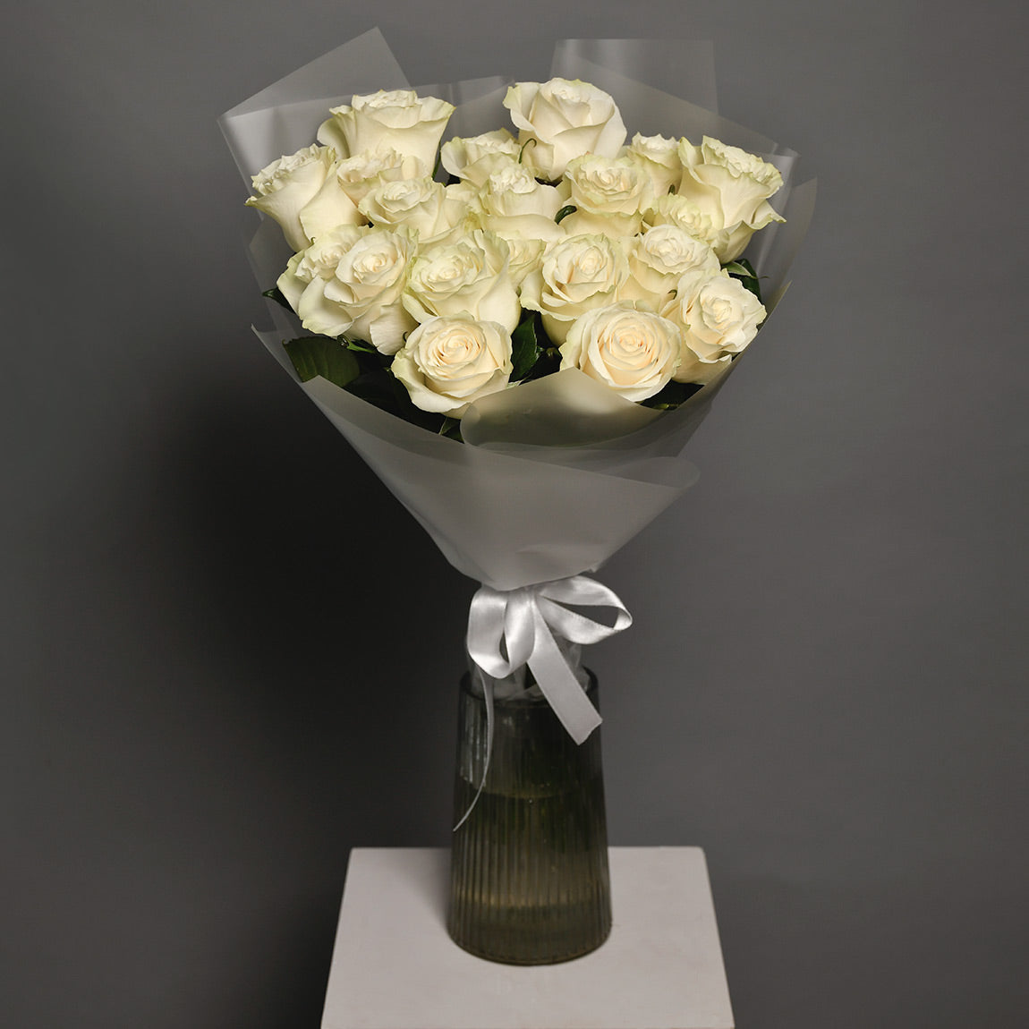 Buchet 25 trandafiri albi, 3, Californiaflowers.ro