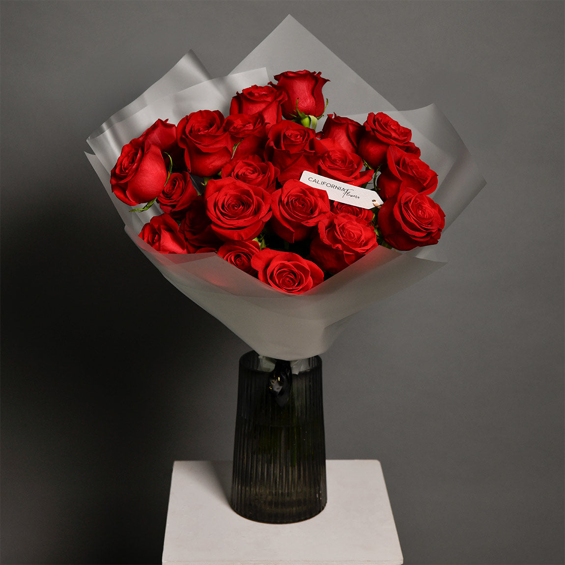 Buchet 25 trandafiri rosii, 3, Californiaflowers.ro