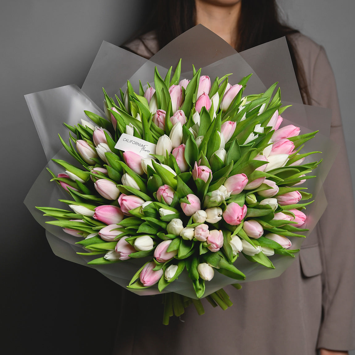 Buchete lalele - California Flowers, Buchet 99 lalele albe si roz, Californiaflowers.ro