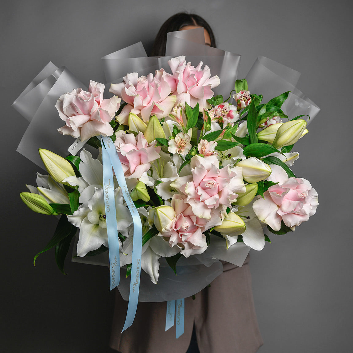 Buchete si aranjamente, Buchet crin, alstroemeria si trandafiri, Californiaflowers.ro